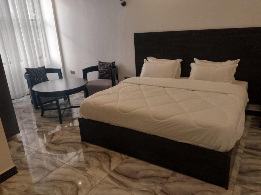 Water Pavilion Hotel Keroka Экстерьер фото