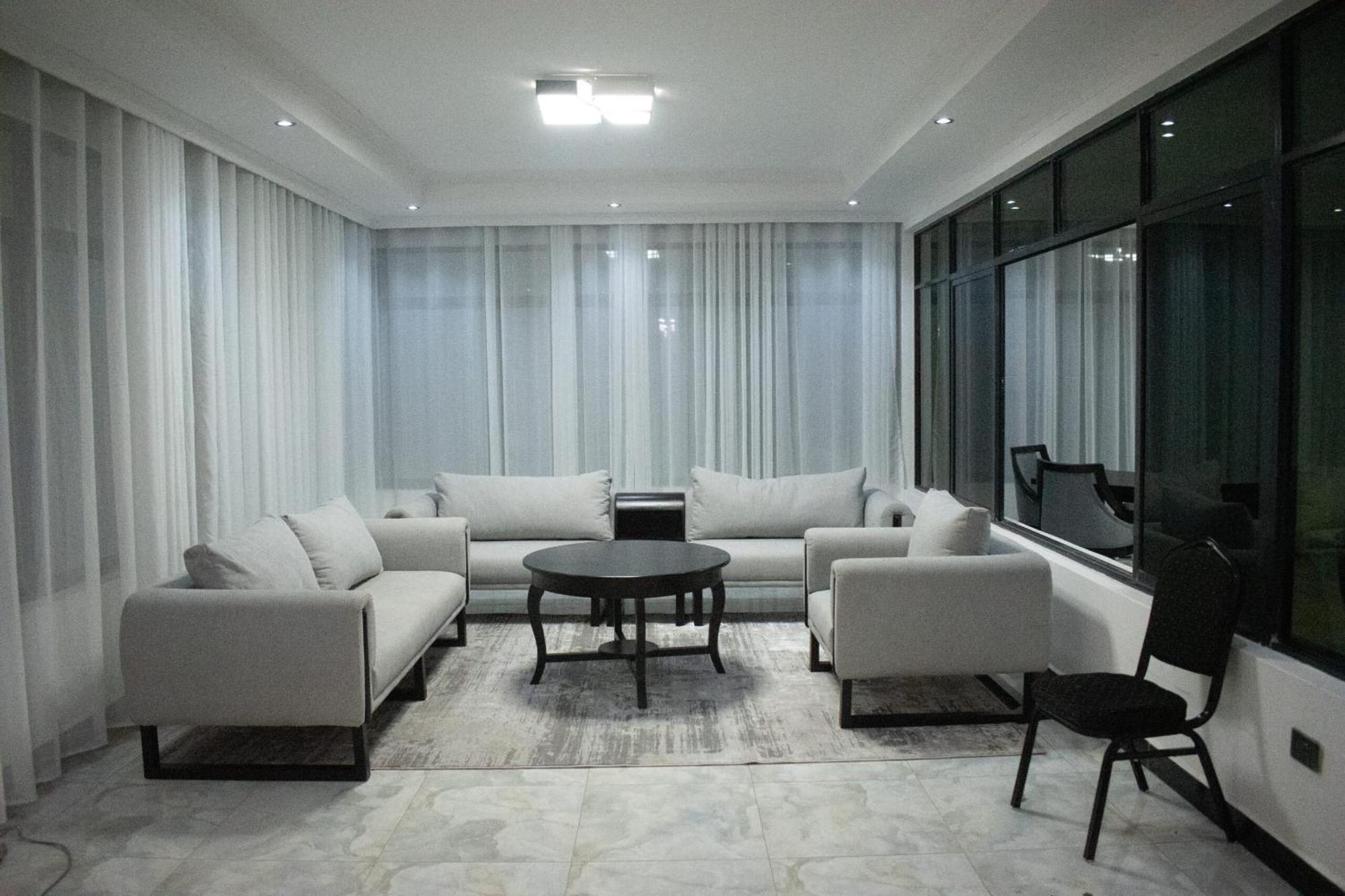 Water Pavilion Hotel Keroka Экстерьер фото