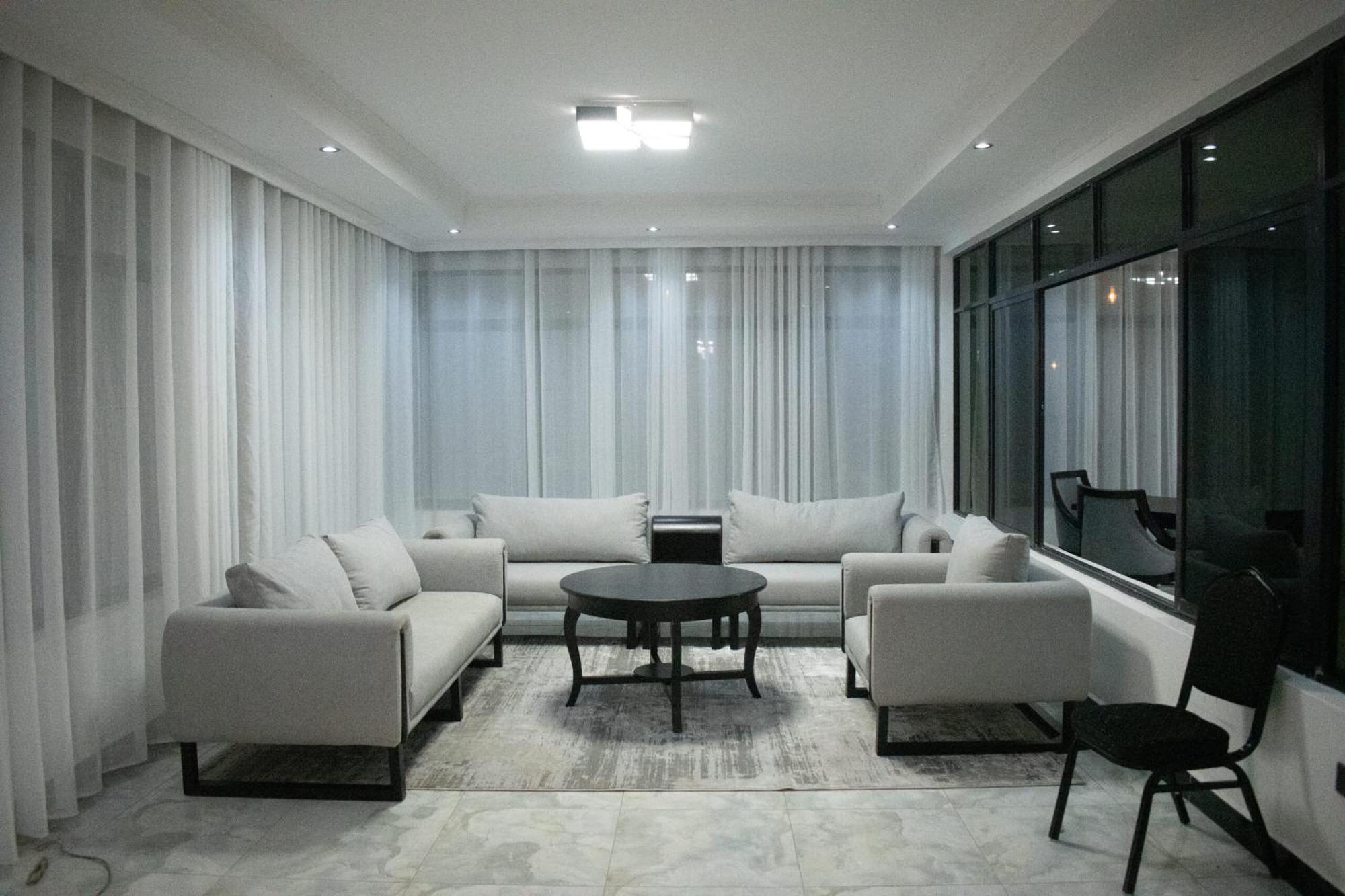 Water Pavilion Hotel Keroka Экстерьер фото