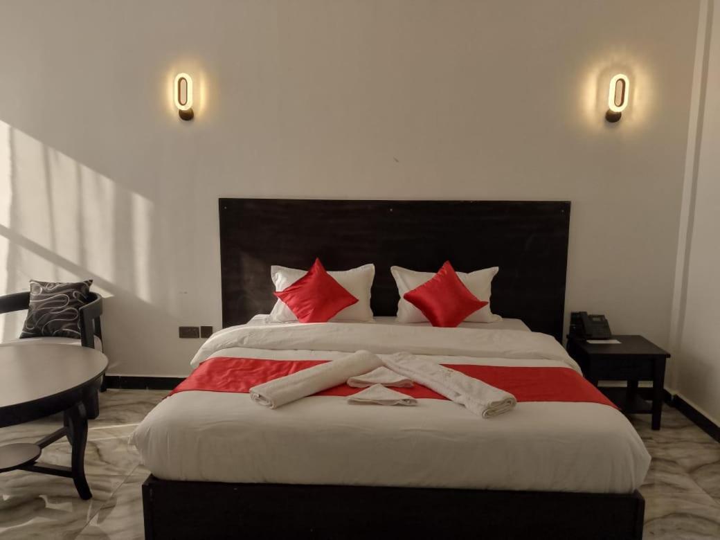 Water Pavilion Hotel Keroka Экстерьер фото